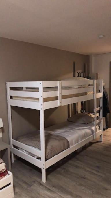 Au Bout Du Bois Piscine Sauna Hammam Accessible En Saison Et Le Accessible Toute L Annee * Les Déserts
